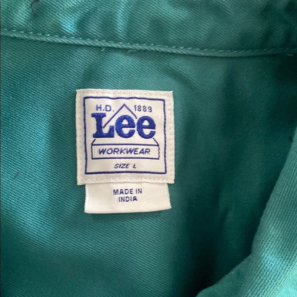 NWOT Levi's Green Casual Button Down Shirt with Long Sleeves - Picture 2 of 5